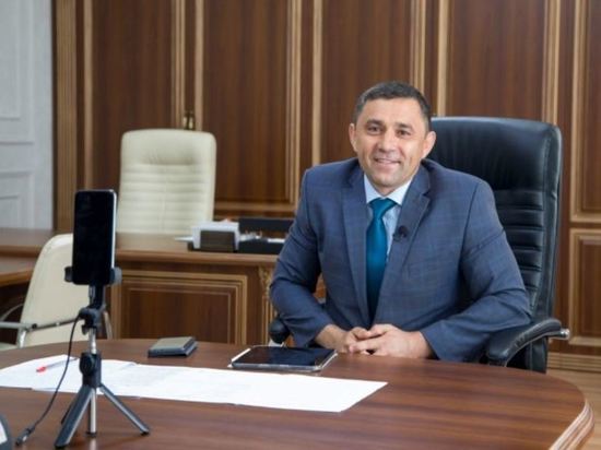 Горожане пообщались с мэром Благовещенска Олегом Имамеевым в прямом эфире