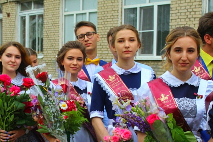 Фото выпускника школы 9 класса Последний звонок в Тамбовских школах прозвенит 22 мая - МК Тамбов