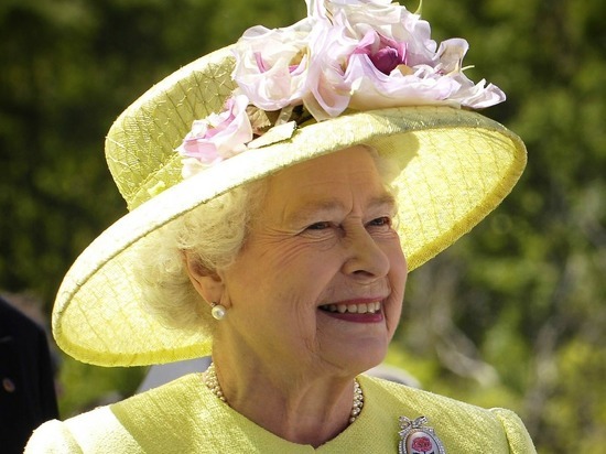 Внучка королевы Елизаветы II сообщила о беременности