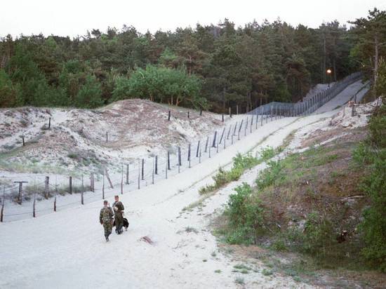 На границе с Россией построили более половины «стены» Яценюка
