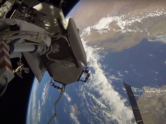 Российский космонавт на МКС обнаружил утечку в скафандре