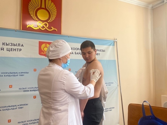 Работники мэрии Кызыла проходят вакцинацию от коронавируса