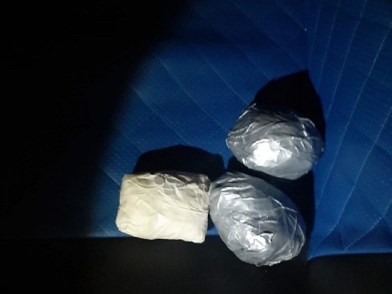 Закладчик из Владивостока вез наркотики просто на заднем сидении: гаишники удивились