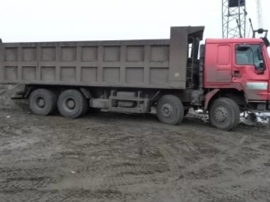 Рабочего в Барнауле придавило бетонной плитой