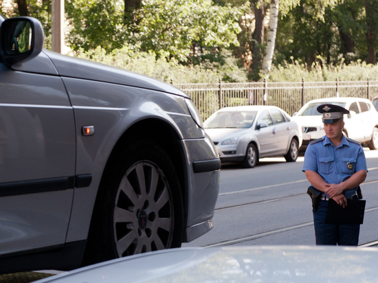 С 1 июля сотрудники ГИБДД перестанут штрафовать петербуржцев за неправильную парковку