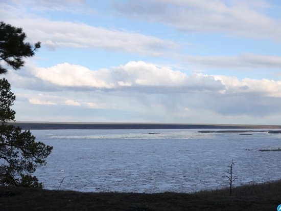 Уровни воды в реке Лена у Якутска снижаются