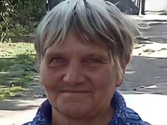 Пожилая женщина в синей кофте пропала без вести в Барнауле