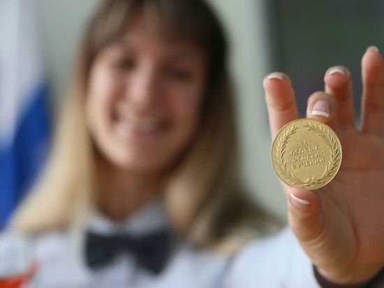В Югре изменили правила вручения медали «За особые успехи в обучении»