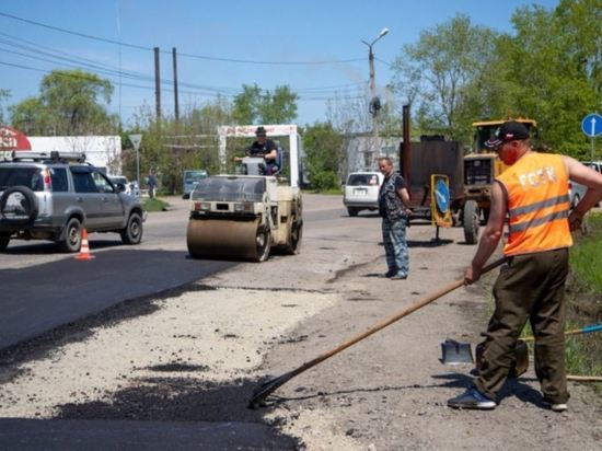 В Благовещенске за месяц залатали ямы на 50 участках дорог