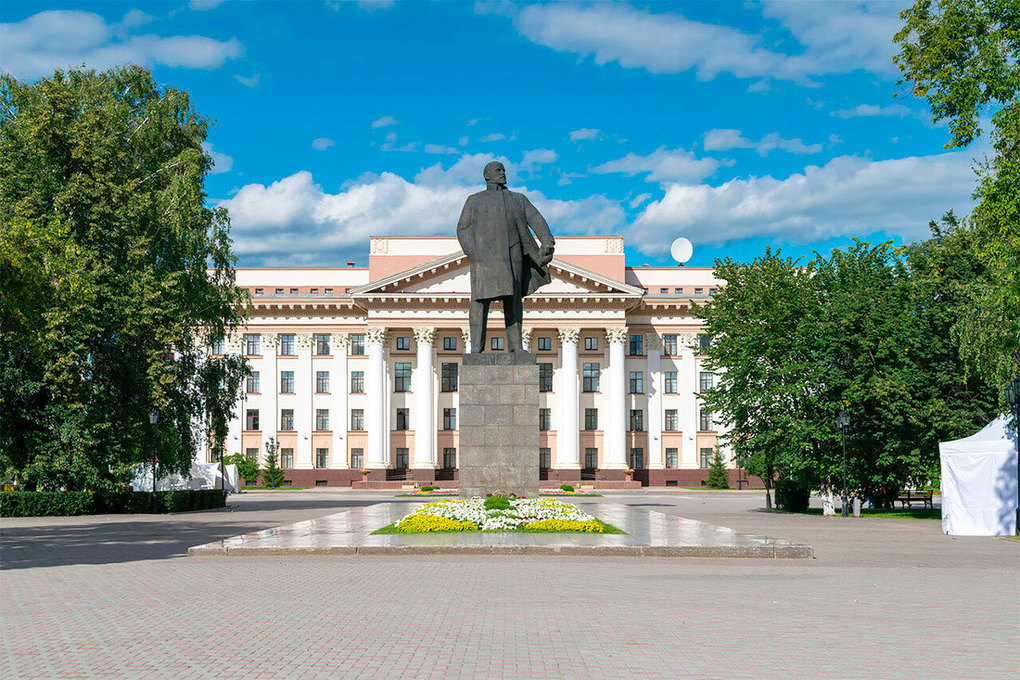 Памятник ленина тюмень центральная площадь фото Тюмень стала "Городом трудовой доблести" - МК Тюмень