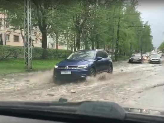 Первомайский проспект в Петрозаводске превратился в реку