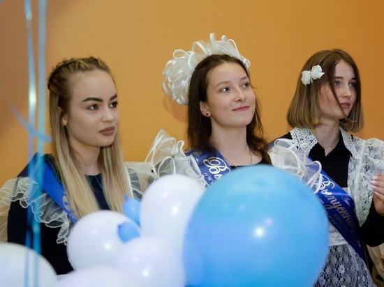 В Южно-Сахалинске торжественно отзвенели последние звонки