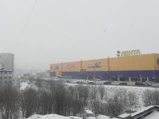 В воскресенье в Заполярье продолжат хозяйничать снегопад и порывистый ветер