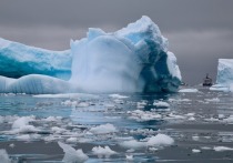 Россия вовремя обратила на климатические изменения и «обошла США» в освоении Арктики, а также усилении своих оборонительных позиций там, пишет газета The New York Times