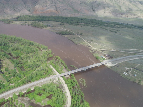 Подтопленный участок автодороги Кызыл – Сарыг-Сеп освободился от воды