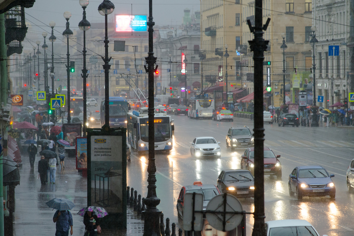 Погодная спб. Дождливый Питер. Дождь в Питере. Санкт-Петербург в сентябре. Санкт Петербург ненастье.