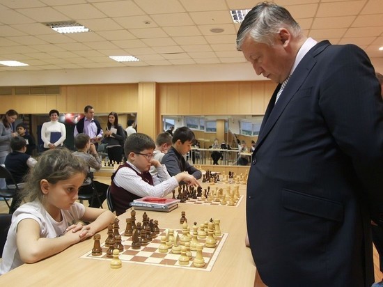 Путин поздравил шахматиста Карпова с 70-летием