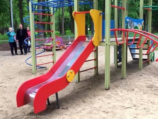 В Рязани по поручению губернатора начали проверять детские площадки