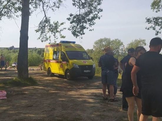 В Омске мужчина спас тонувшую девушку