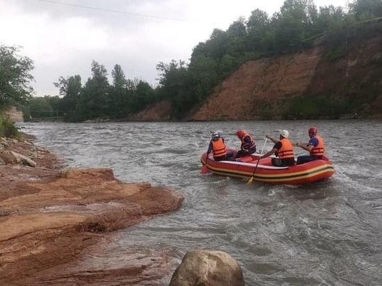 В Адыгее ищут туриста, унесенного течением реки