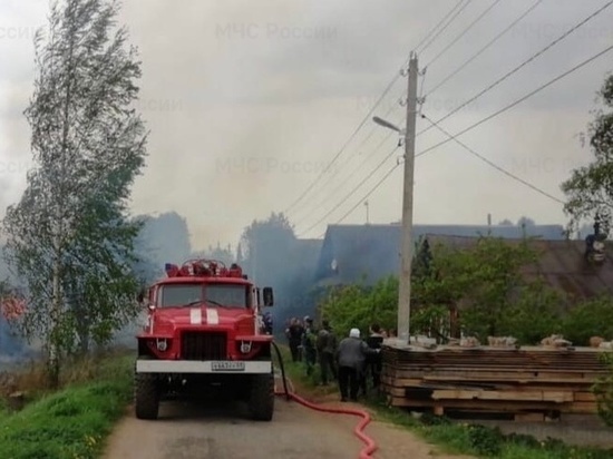 Cразу три дома горели в Тверской области