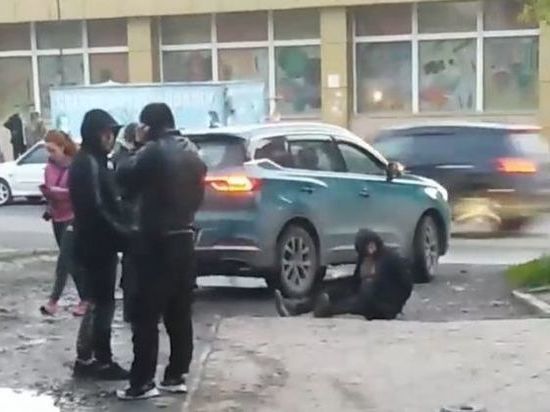 На агрессивного водителя надели наручники из-за конфликта на парковке в Новосибирске