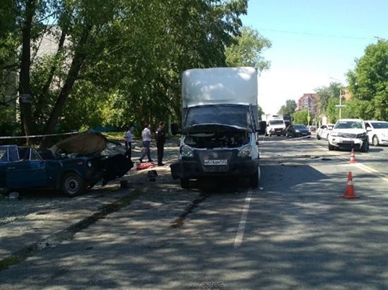 На северо-западе Челябинска столкнулись четыре автомобиля, есть погибшие