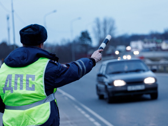 Около 2000 правонарушений пресекли сотрудники дорожной полиции в Псковской области