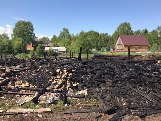 В Красноборском районе пожилая женщина лишилась дома в результате пожара