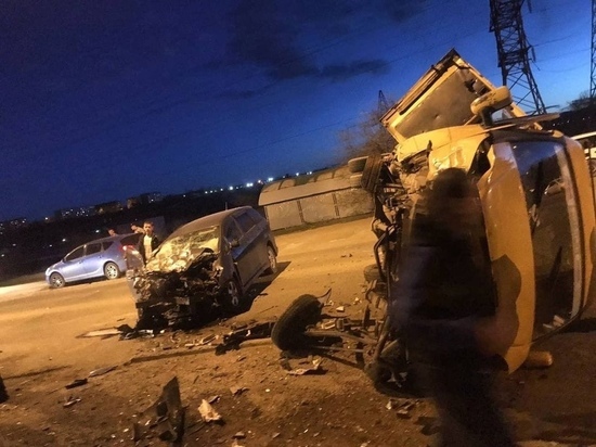 Пьяная водитель Toyota врезалась в маршрутку в Чите, трое человек пострадали