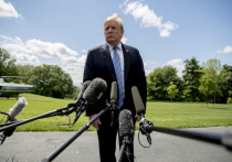 Экс-президент США Дональд Трамп сказал Fox News, что «очень мало сомнений», что вирус произошел из китайской лаборатории