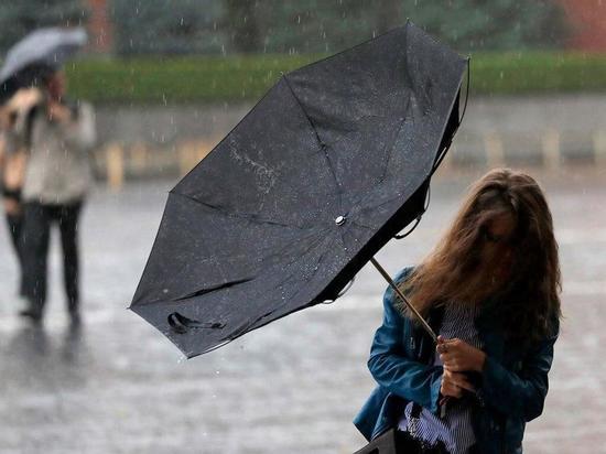 В Ростовской области объявили штормовое предупреждение из-за ливней с грозами