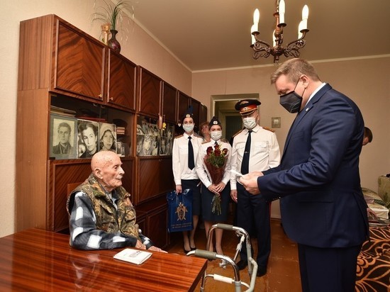 Любимов поздравил рязанского ветерана Владимира Попова со 100-летием