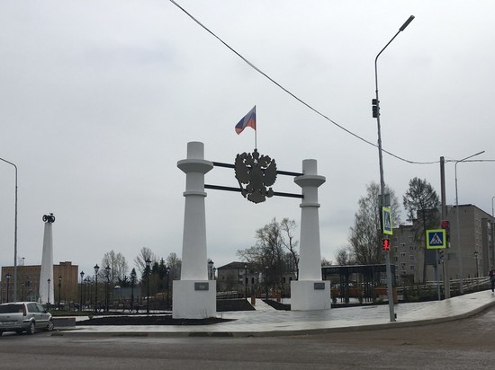 В новом сквере у вокзала в Вязьме провели экспертизу зеленых насаждений