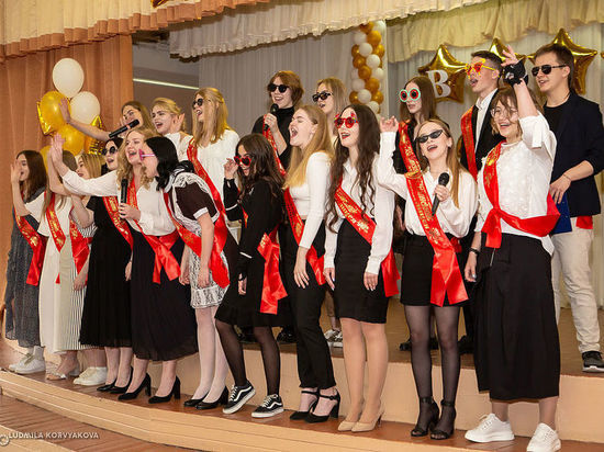 В школах Петрозаводска звучат последние звонки