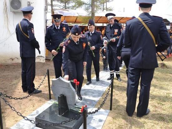 В Забайкалье открыли памятник погибшему милиционеру