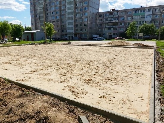 Новые спортивные площадки начали обустраивать в Серпухове