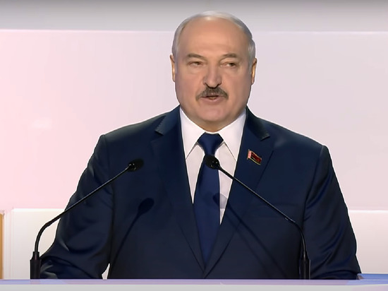 Лукашенко предрек России «удушение» Западом