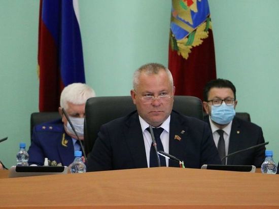 Спикера Брянской облдумы записали в безмасочники