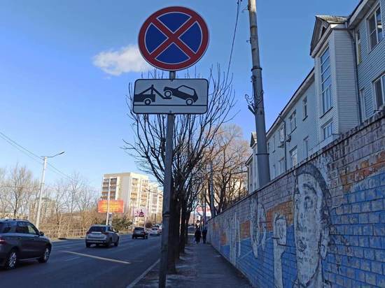 По просьбам жителей на Прапорщика Комарова, 27 введут ограничения на стоянку автомобилей
