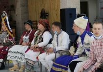 Фестиваль открылся праздничным концертом в краевой столице 20 мая, в нем приняли участие ставропольские творческие коллективы и солисты, победители конкурсов и фестивалей различного уровня, студенческая творческая молодежь и профессиональные коллективы
