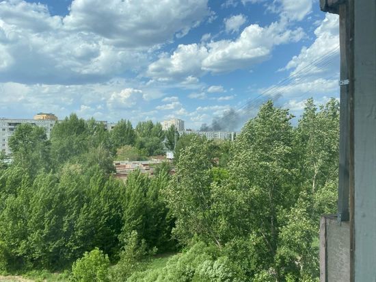 На Левом берегу в Омске сильно горела стройка
