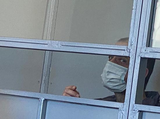 Мать обвиняемого не смогли пригласить в суд на Сахалине по причине её смерти
