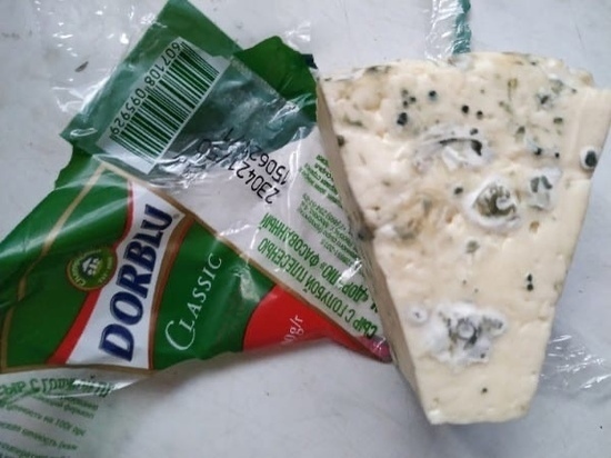 Две плесени по цене одной: жительнице Нового Уренгоя продали испорченный сыр Дорблю в «Магните»