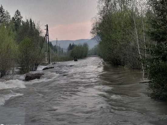 400 метров проезжей части затоплено на автодороге в Ермаковском районе Красноярского края