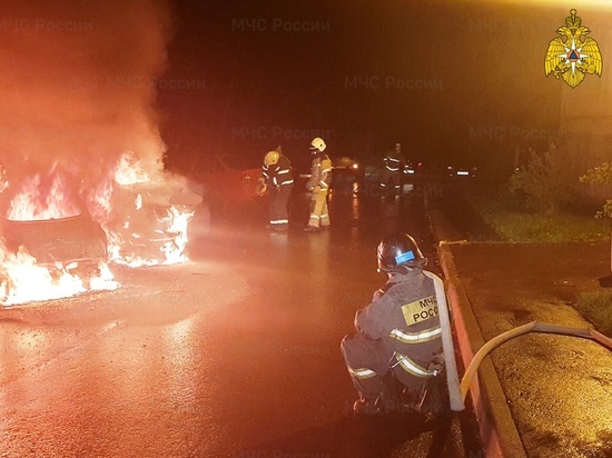 Три автомобиля сгорели на парковке в Кошелеве Калуги