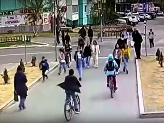 Поехал на красный: подросток на велосипеде попал под машину в Ноябрьске