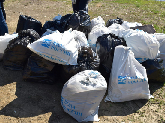 В Хабаровском крае волонтеры очистили более 10 километров береговой линии рек от мусора