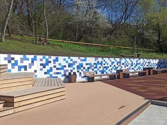 На Пионерском пруду в Ставрополе украсили стену мозаикой