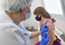 Глава научной группы разработки новых методов диагностики заболеваний человека ЦНИИ эпидемиологии Роспотребнадзора Камиль Хафизов заявил, что вакцинироваться от коронавируса, вероятнее всего, придется ежегодно — как от гриппа